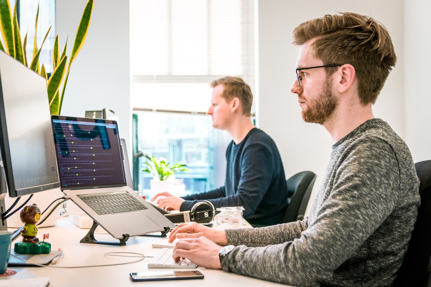 TECHLY analyst team monitoring live dashboards